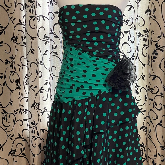 Liz Elana Dresses & Skirts - Liz Elana 12 Strapless 100% Silk Fit and Flare